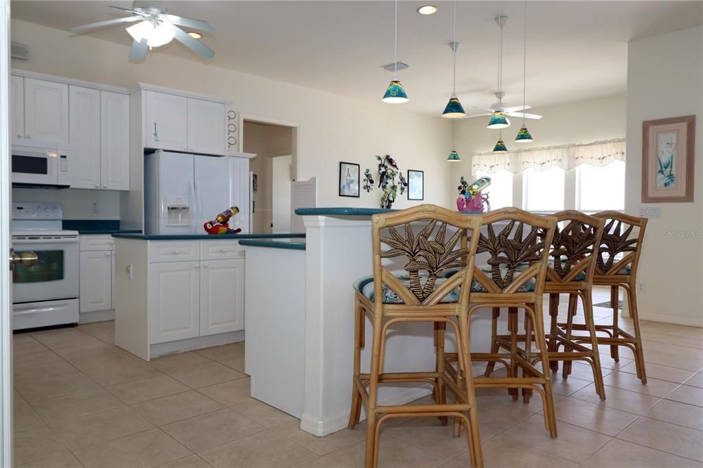 待售: $799,900 (3 贝兹, 2 浴室, 2567 平方英尺)