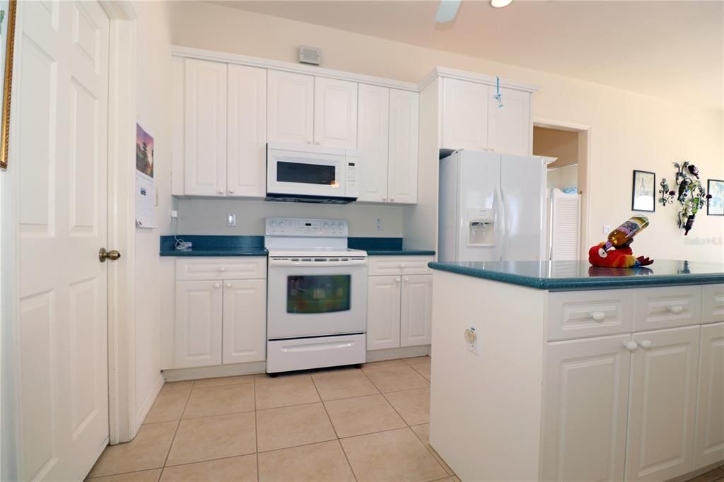 待售: $799,900 (3 贝兹, 2 浴室, 2567 平方英尺)