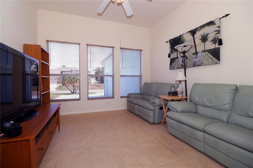 待售: $799,900 (3 贝兹, 2 浴室, 2567 平方英尺)