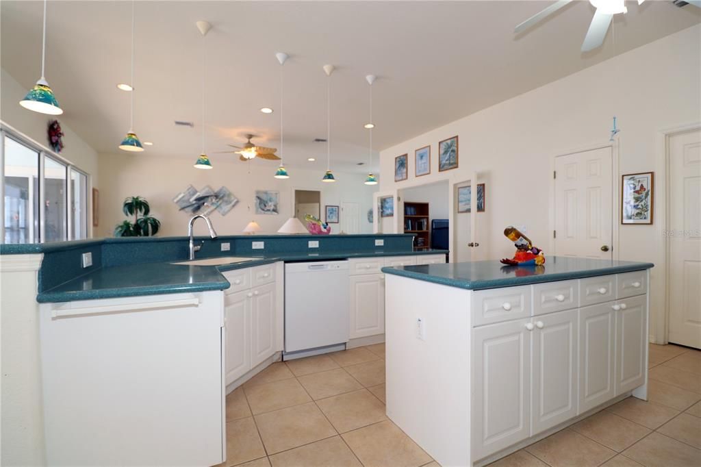 待售: $799,900 (3 贝兹, 2 浴室, 2567 平方英尺)