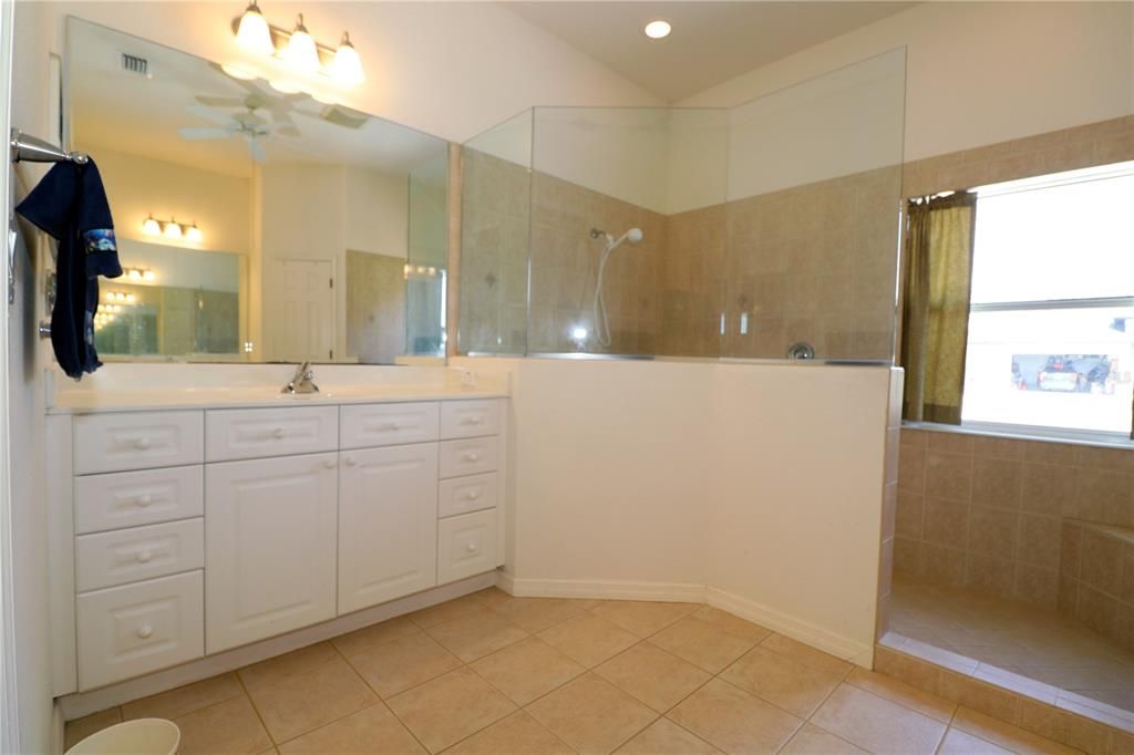 待售: $799,900 (3 贝兹, 2 浴室, 2567 平方英尺)