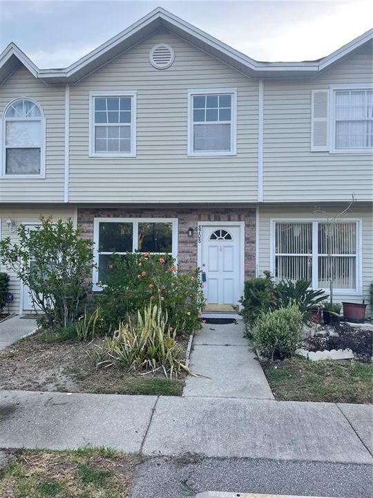 合同活跃: $230,000 (3 贝兹, 2 浴室, 1316 平方英尺)