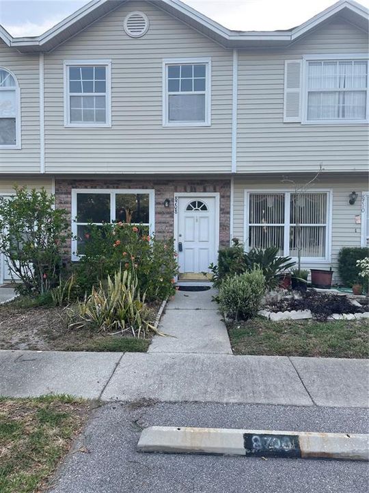 合同活跃: $230,000 (3 贝兹, 2 浴室, 1316 平方英尺)