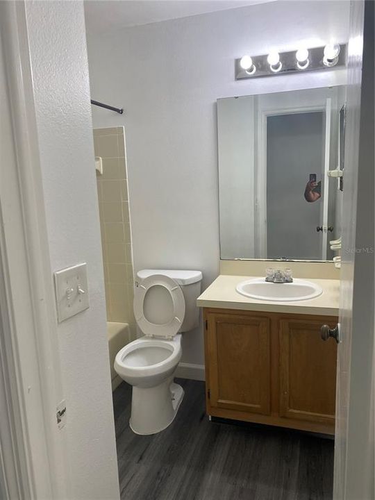 合同活跃: $230,000 (3 贝兹, 2 浴室, 1316 平方英尺)