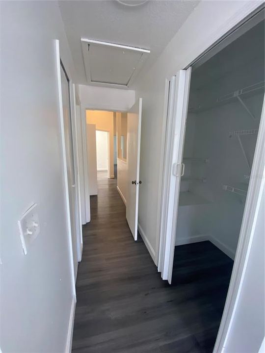 合同活跃: $230,000 (3 贝兹, 2 浴室, 1316 平方英尺)