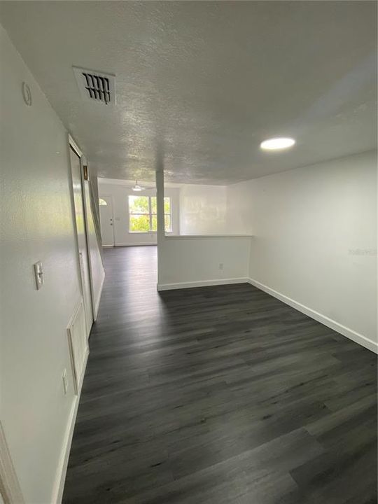 合同活跃: $230,000 (3 贝兹, 2 浴室, 1316 平方英尺)