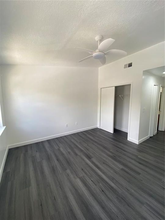 合同活跃: $230,000 (3 贝兹, 2 浴室, 1316 平方英尺)