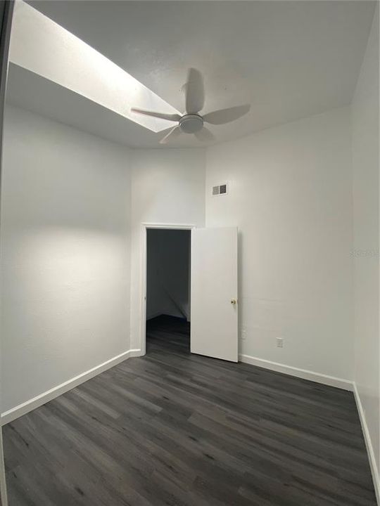 合同活跃: $230,000 (3 贝兹, 2 浴室, 1316 平方英尺)