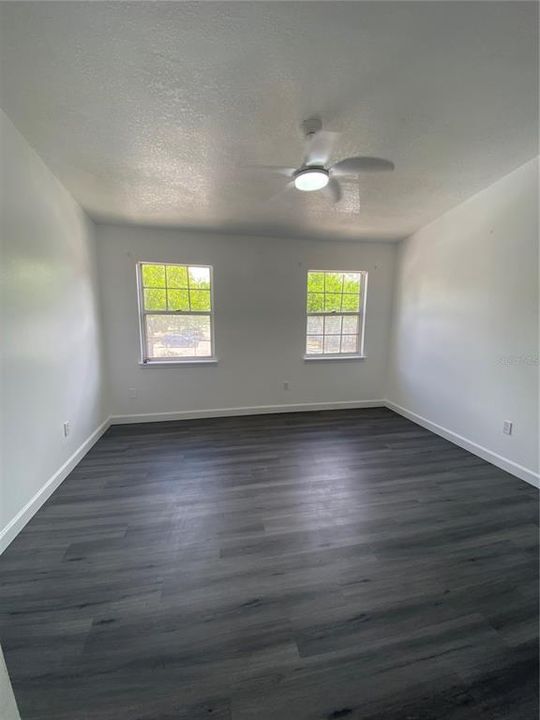 合同活跃: $230,000 (3 贝兹, 2 浴室, 1316 平方英尺)