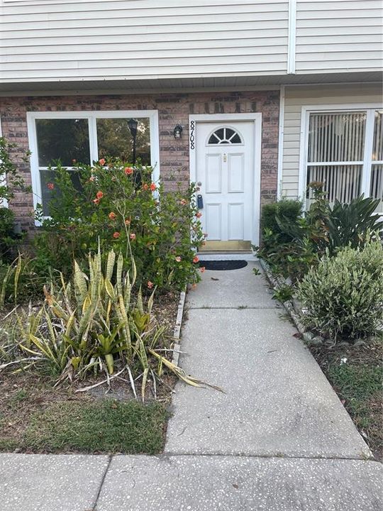 合同活跃: $230,000 (3 贝兹, 2 浴室, 1316 平方英尺)