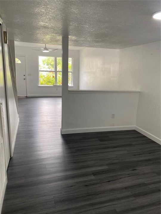 合同活跃: $230,000 (3 贝兹, 2 浴室, 1316 平方英尺)