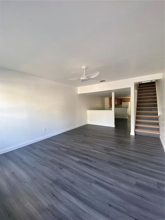 合同活跃: $230,000 (3 贝兹, 2 浴室, 1316 平方英尺)