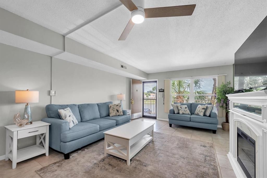 For Sale: $140,000 (2 beds, 2 baths, 1150 Square Feet)