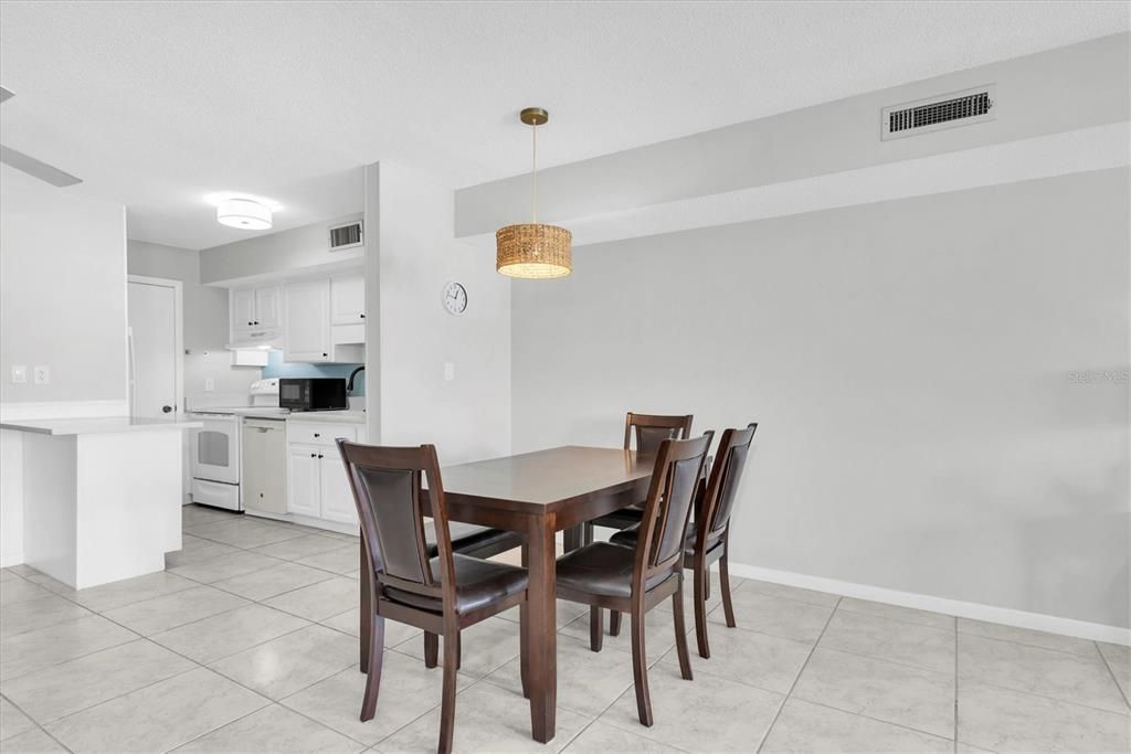 For Sale: $140,000 (2 beds, 2 baths, 1150 Square Feet)