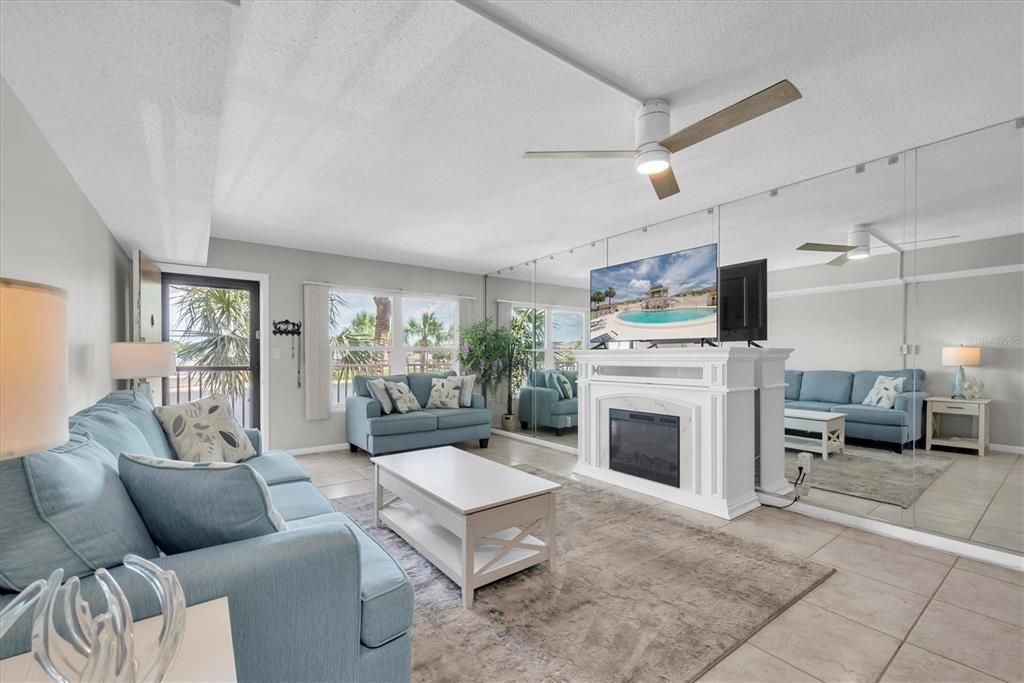 For Sale: $140,000 (2 beds, 2 baths, 1150 Square Feet)