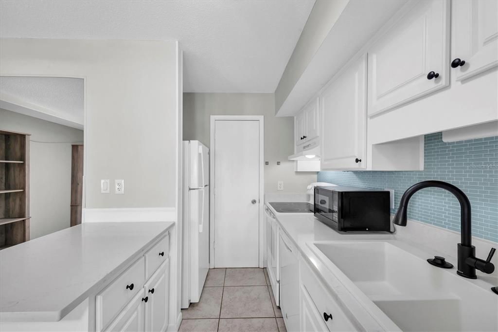 For Sale: $140,000 (2 beds, 2 baths, 1150 Square Feet)