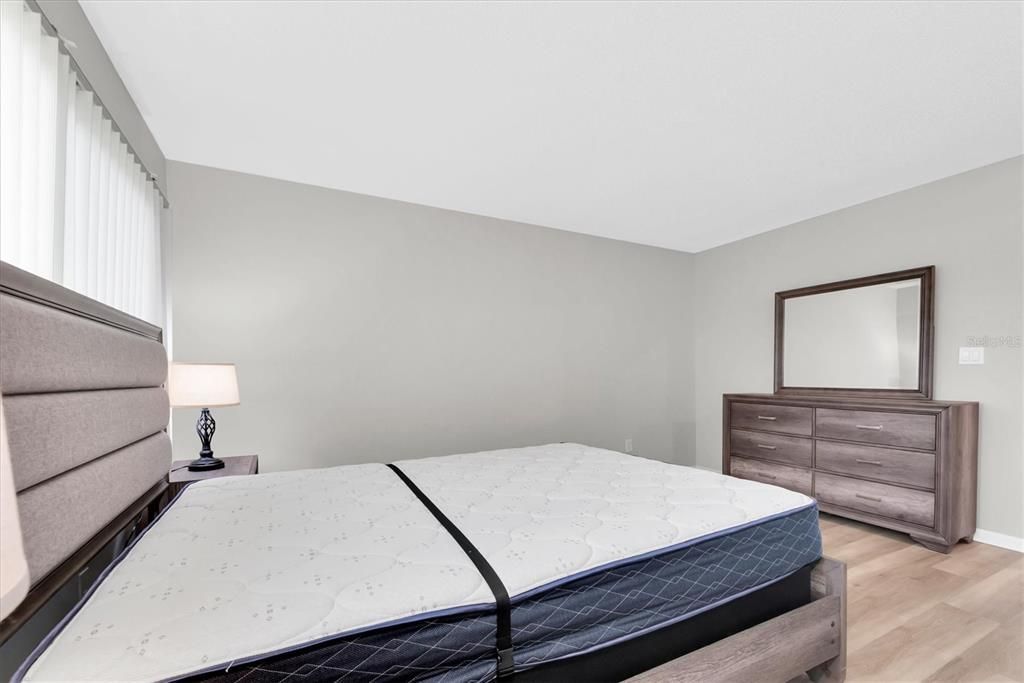 For Sale: $140,000 (2 beds, 2 baths, 1150 Square Feet)