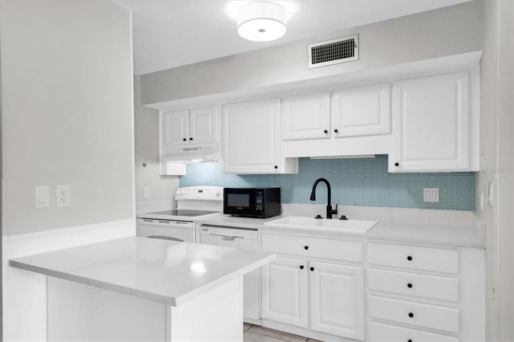 For Sale: $140,000 (2 beds, 2 baths, 1150 Square Feet)