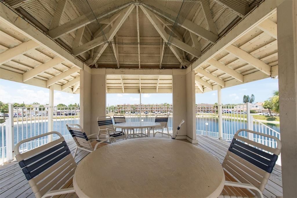 For Sale: $140,000 (2 beds, 2 baths, 1150 Square Feet)