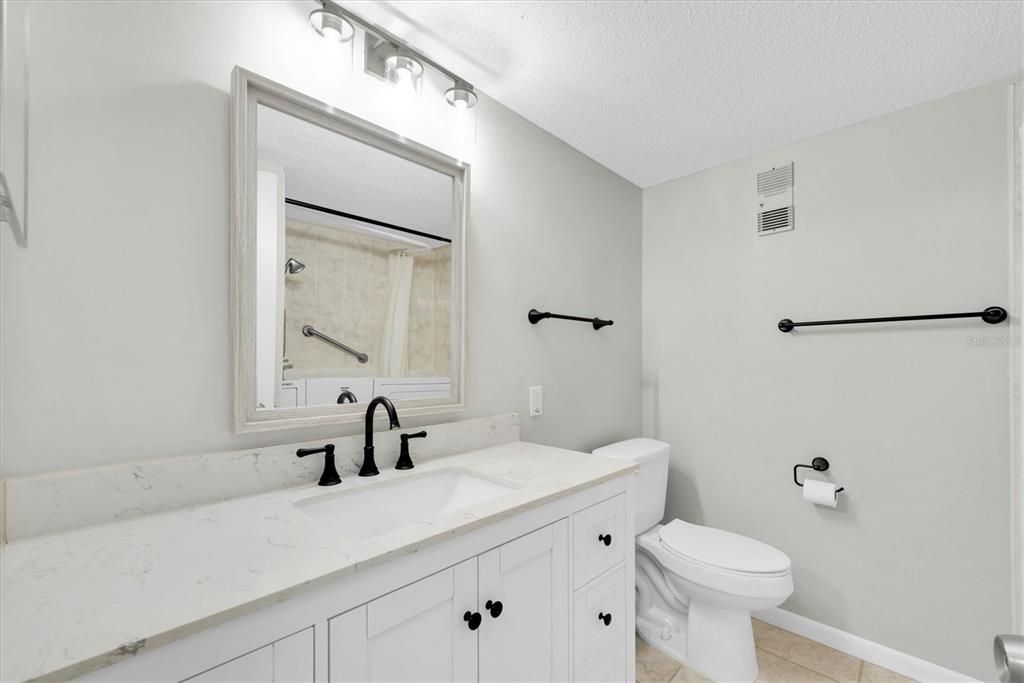 For Sale: $140,000 (2 beds, 2 baths, 1150 Square Feet)