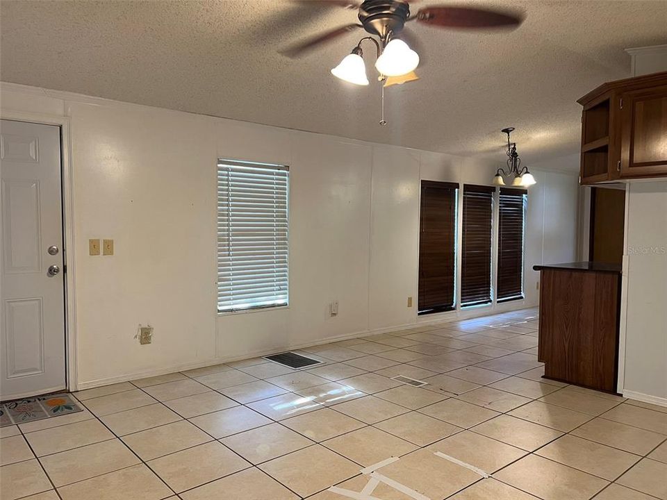 For Sale: $169,900 (3 beds, 2 baths, 1216 Square Feet)