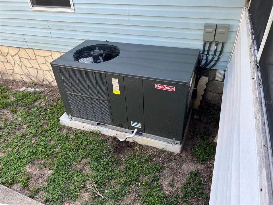 For Sale: $169,900 (3 beds, 2 baths, 1216 Square Feet)