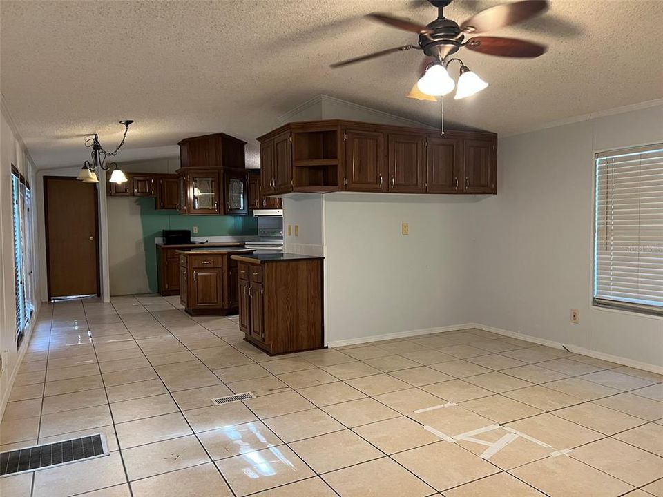 For Sale: $169,900 (3 beds, 2 baths, 1216 Square Feet)