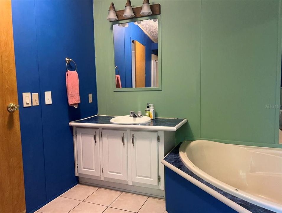 For Sale: $169,900 (3 beds, 2 baths, 1216 Square Feet)