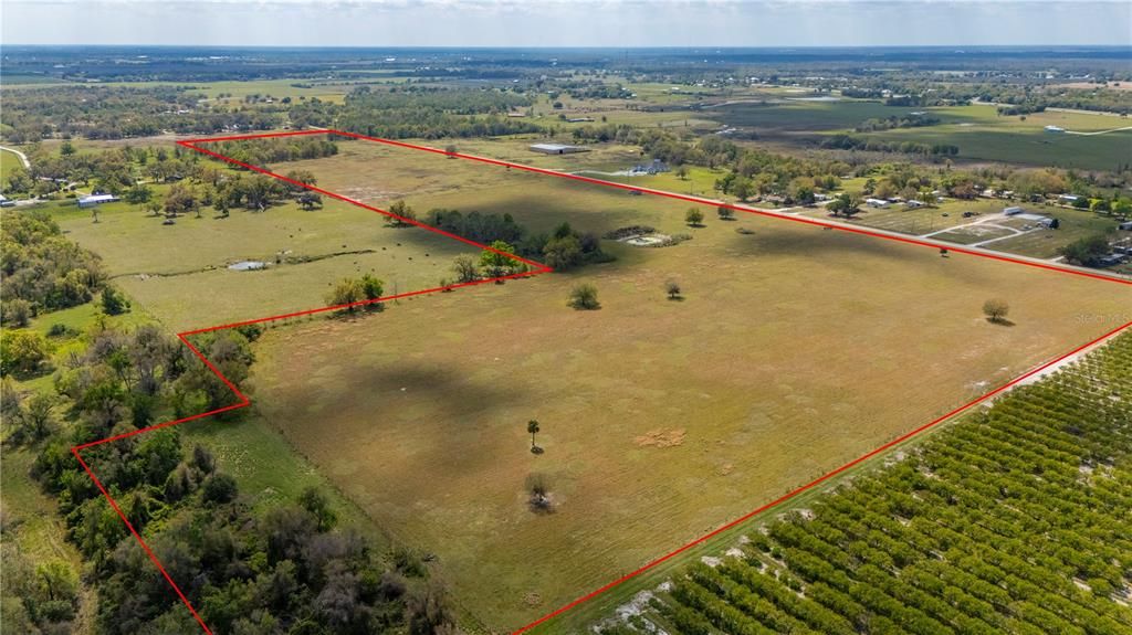 На продажу: $1,260,200 (63.01 acres)