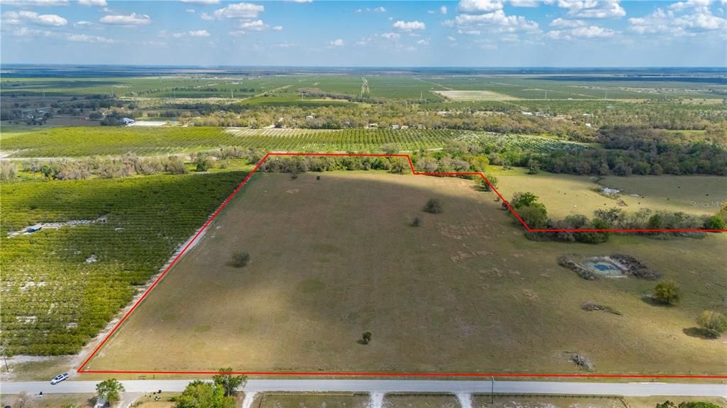 На продажу: $1,260,200 (63.01 acres)