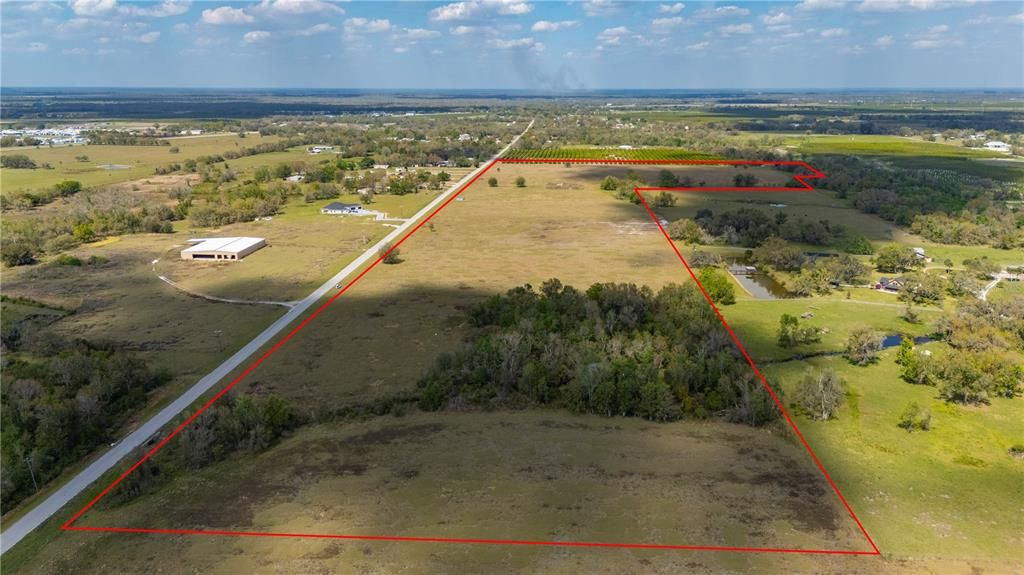 На продажу: $1,260,200 (63.01 acres)