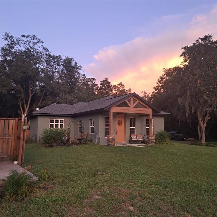 Recently Sold: $449,900 (3 beds, 3 baths, 1900 Square Feet)