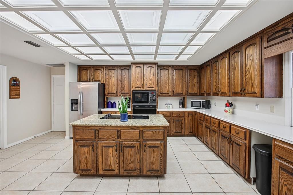 Activo con contrato: $989,000 (5 camas, 5 baños, 4983 Pies cuadrados)