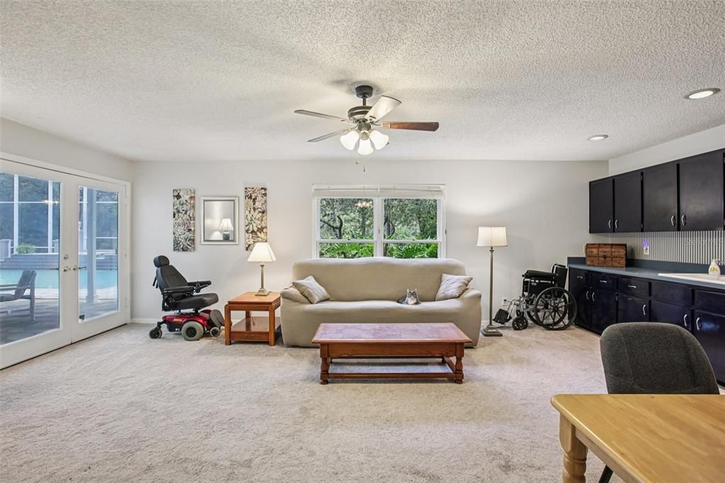 Activo con contrato: $989,000 (5 camas, 5 baños, 4983 Pies cuadrados)