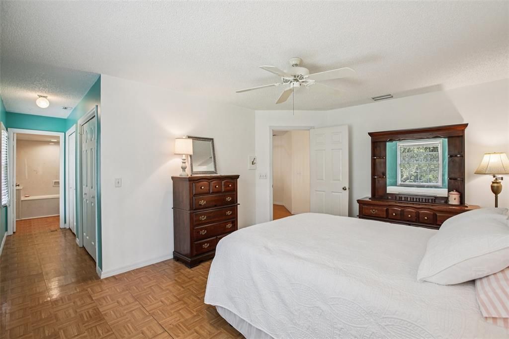 Activo con contrato: $989,000 (5 camas, 5 baños, 4983 Pies cuadrados)