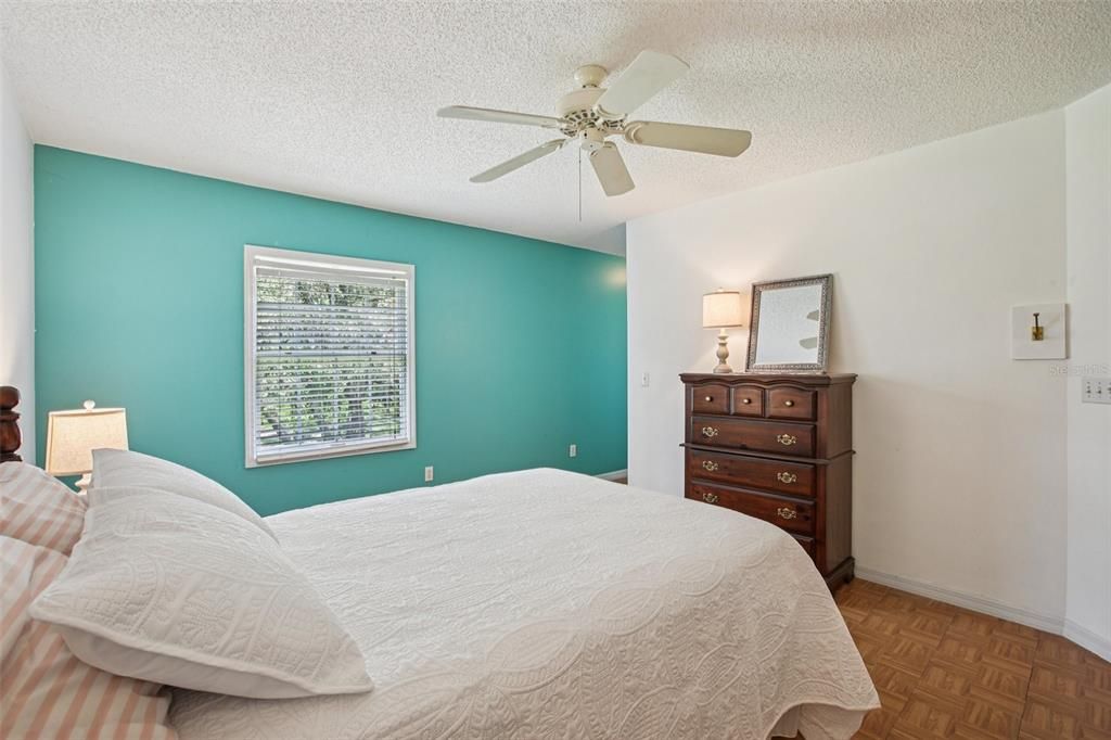 Activo con contrato: $989,000 (5 camas, 5 baños, 4983 Pies cuadrados)