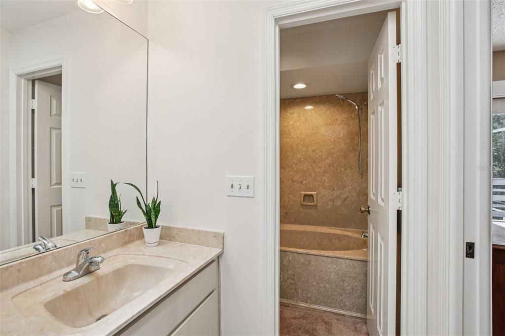 Activo con contrato: $989,000 (5 camas, 5 baños, 4983 Pies cuadrados)