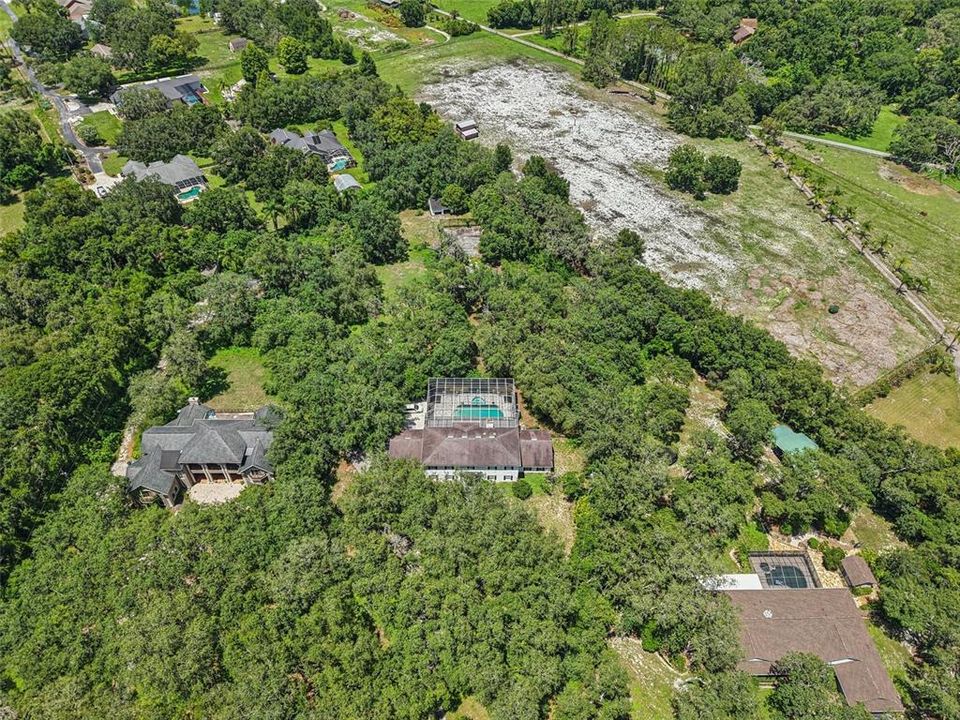 Activo con contrato: $989,000 (5 camas, 5 baños, 4983 Pies cuadrados)