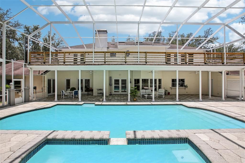 Activo con contrato: $989,000 (5 camas, 5 baños, 4983 Pies cuadrados)