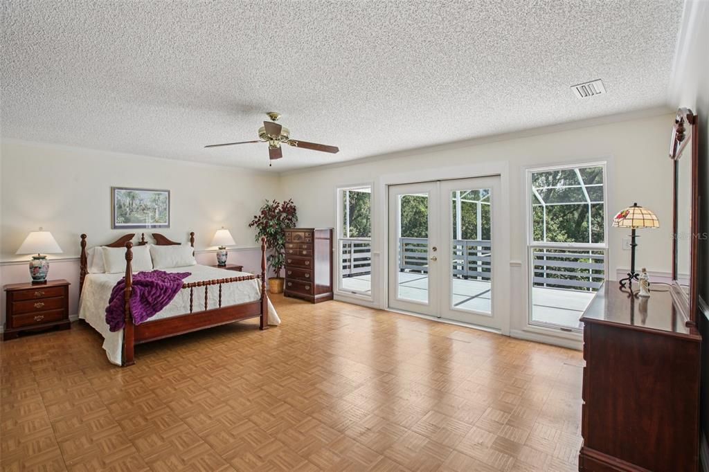 Activo con contrato: $989,000 (5 camas, 5 baños, 4983 Pies cuadrados)