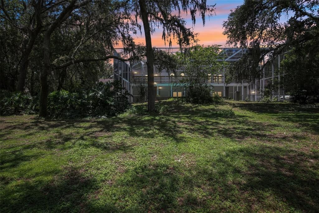 Activo con contrato: $989,000 (5 camas, 5 baños, 4983 Pies cuadrados)