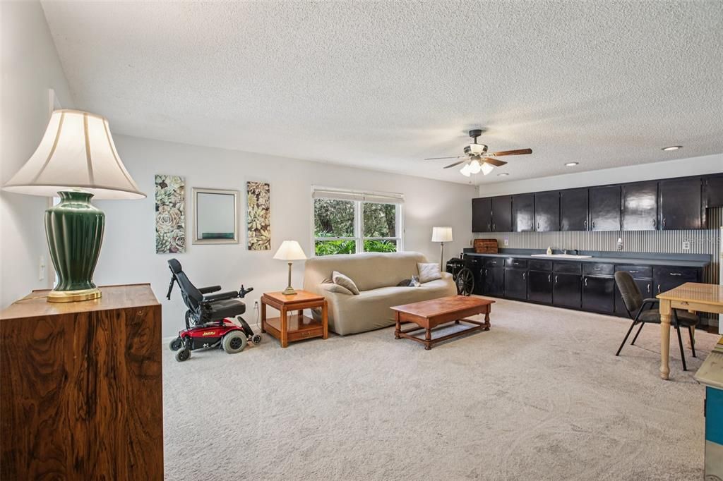 Activo con contrato: $989,000 (5 camas, 5 baños, 4983 Pies cuadrados)