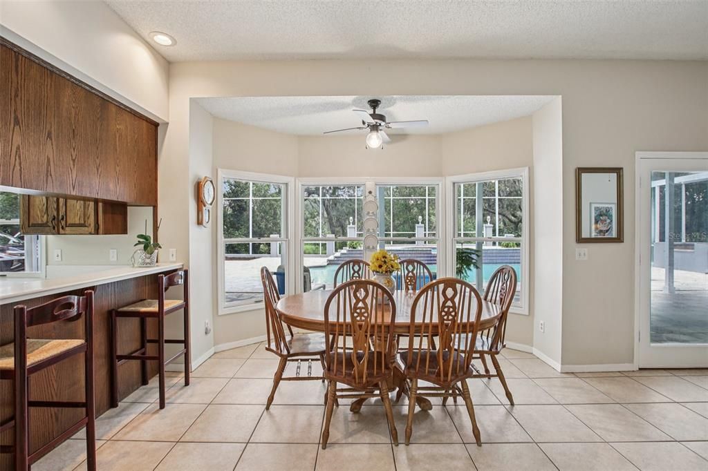 Activo con contrato: $989,000 (5 camas, 5 baños, 4983 Pies cuadrados)