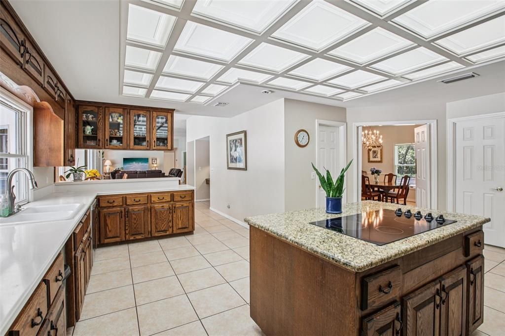 Activo con contrato: $989,000 (5 camas, 5 baños, 4983 Pies cuadrados)