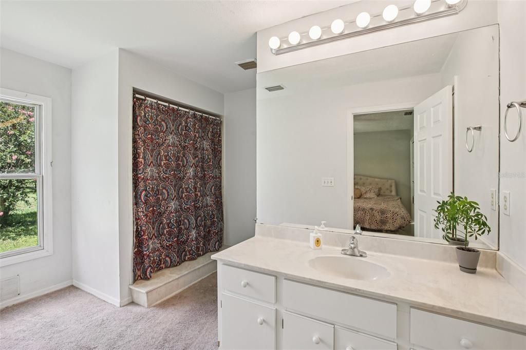 Activo con contrato: $989,000 (5 camas, 5 baños, 4983 Pies cuadrados)