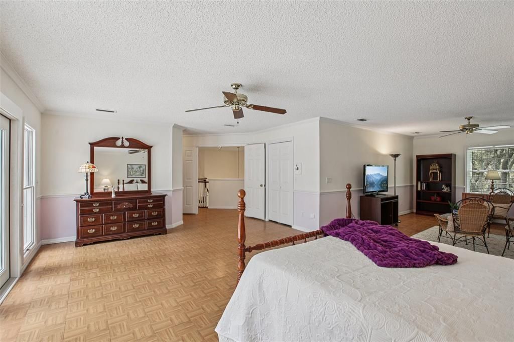 Activo con contrato: $989,000 (5 camas, 5 baños, 4983 Pies cuadrados)