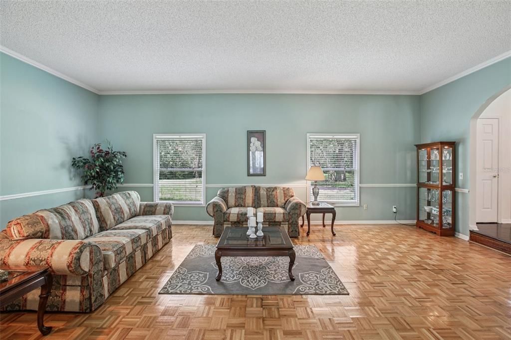 Activo con contrato: $989,000 (5 camas, 5 baños, 4983 Pies cuadrados)