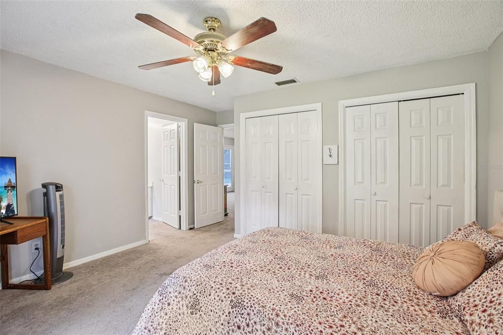 Activo con contrato: $989,000 (5 camas, 5 baños, 4983 Pies cuadrados)