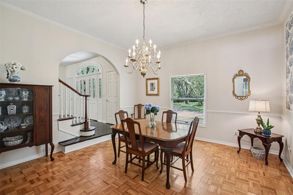 Activo con contrato: $989,000 (5 camas, 5 baños, 4983 Pies cuadrados)