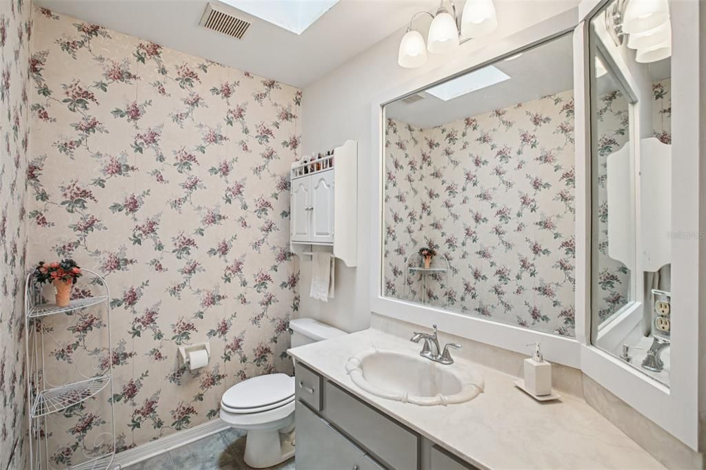 Activo con contrato: $989,000 (5 camas, 5 baños, 4983 Pies cuadrados)